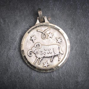 Vintage Widder Charm, Astrologie Medaille Anhänger, astrologisches Zeichen des Widders, Sternzeichen Schmuck