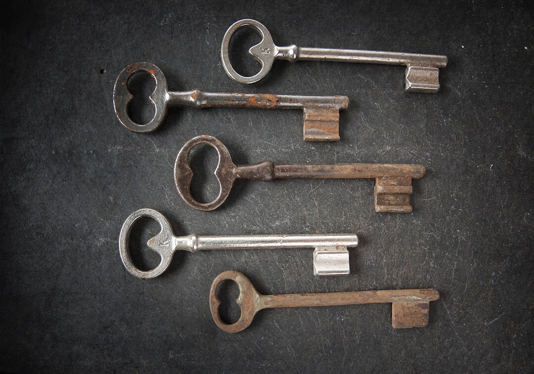 Lot of 5 Big Vintage Skeleton Keys Skeleton Key Lot Keys Etsy