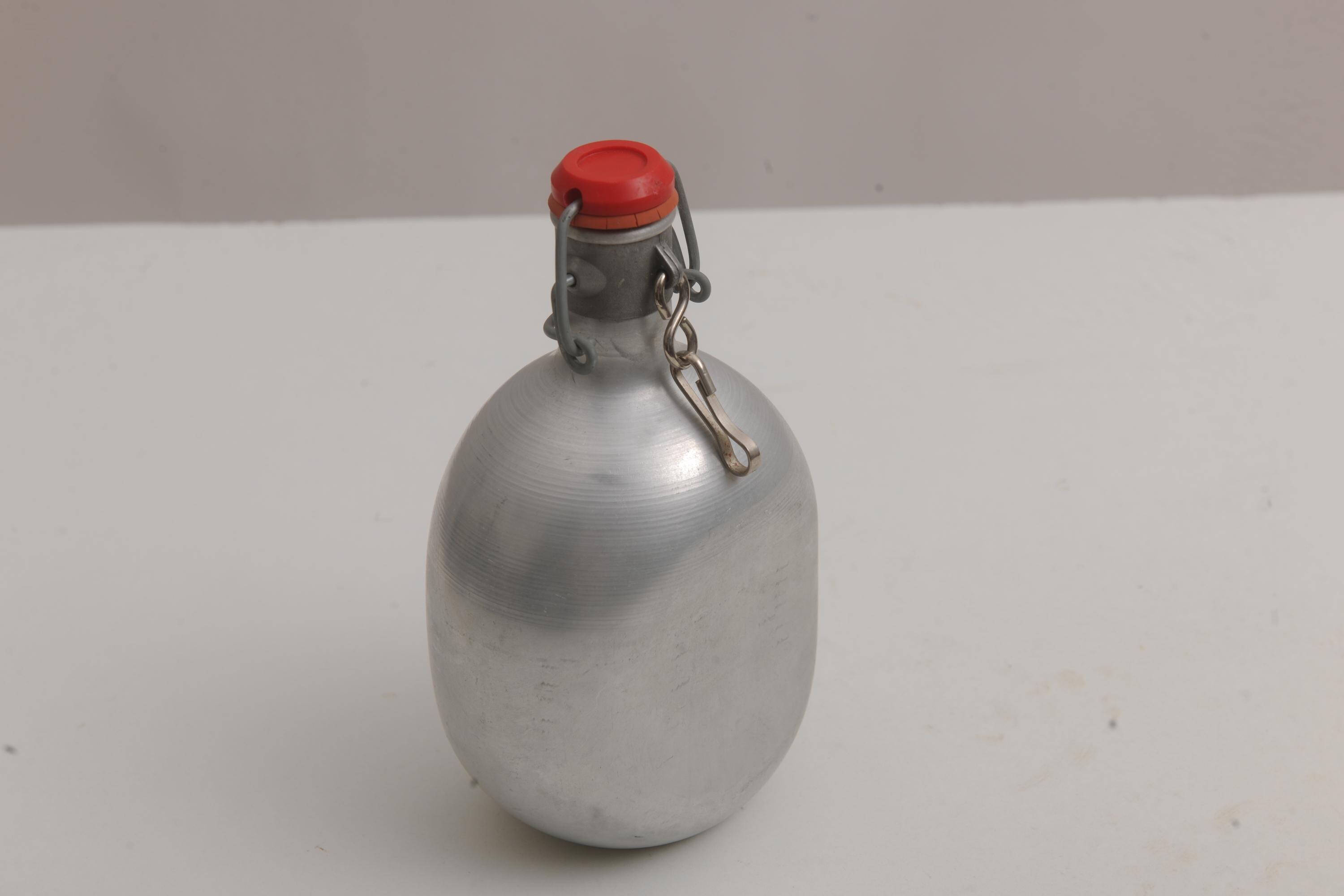 Gourde vintage français en métal rouge Le GRAND TÉTRAS 1 litre