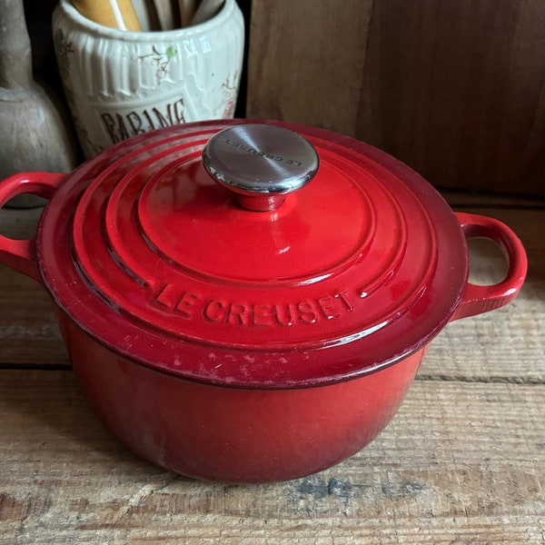 Le Creuset France, cast iron stew, round casserole dish in enameled cast iron Le Creuset 18
