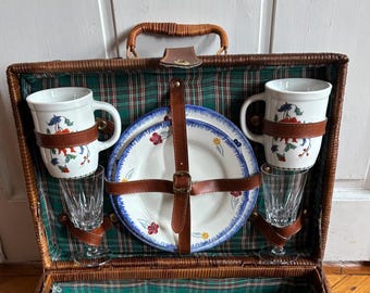 Vintage picknickmand, retro boho cottagecore decoratie, hippie keukengerei, Goa boho cottage servies, boerenleven