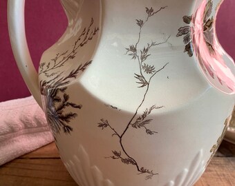 花飾りが施された希少なアンティークの鉄石製水差し - Etsy 日本