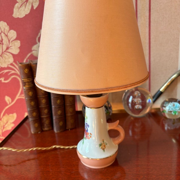 Frankreich Vintage, signierte Kerzenleuchter aus Porzellan mit Lampenschirm, französische antike Porzellanlampe