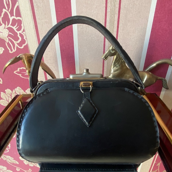 Sac à main français rétro vintage cuir noir avec armature rigide, 1950’s