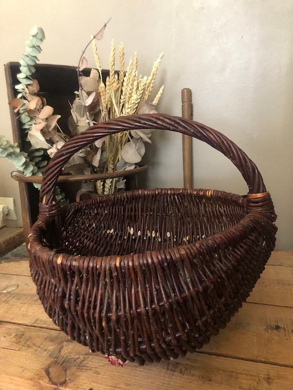 Vintage handmade wicker basket - Large old wicker
