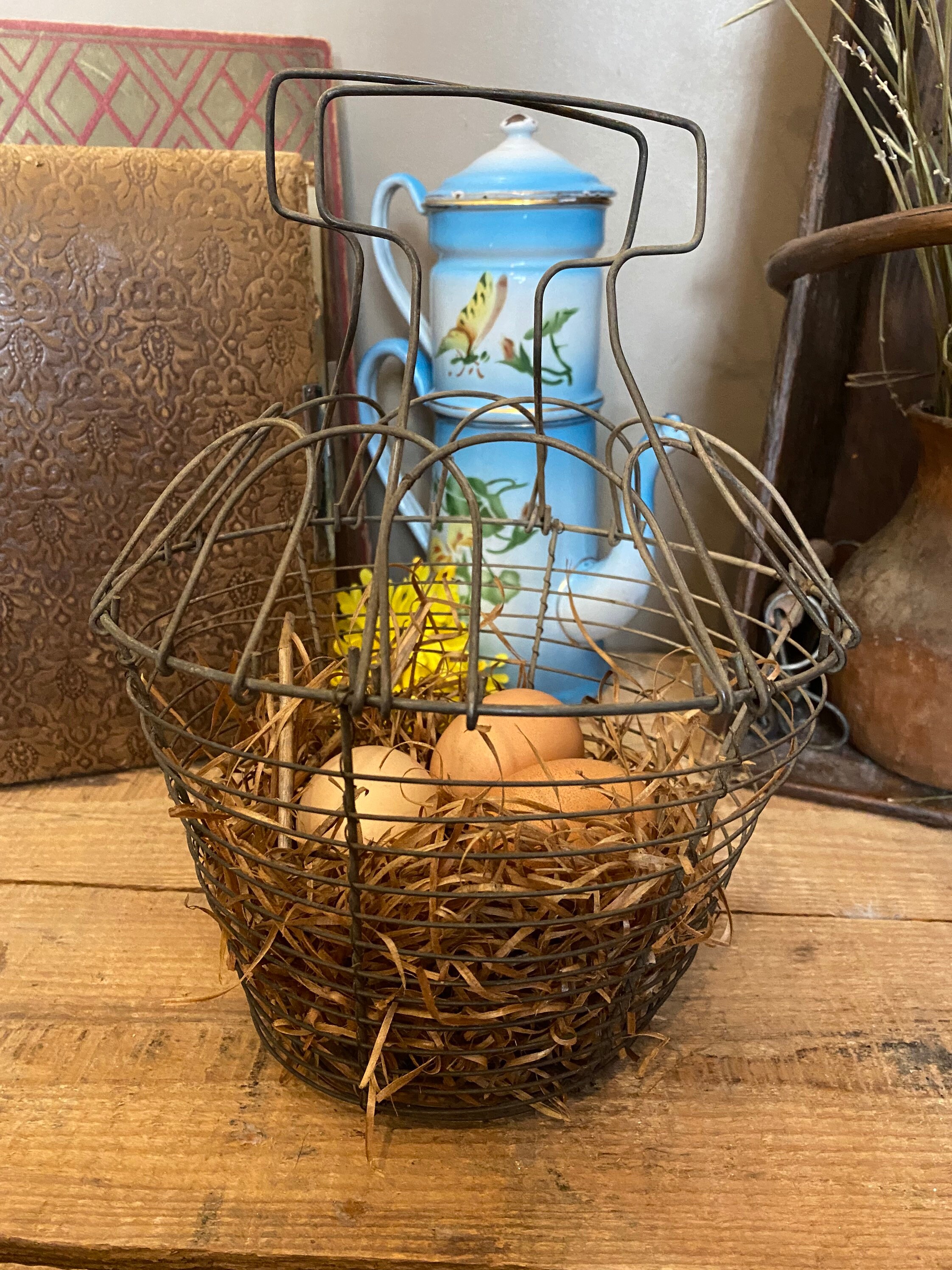 Chic Français Vintage Wire Egg Basket, Rustic Kitchen Decor, Farmhouse