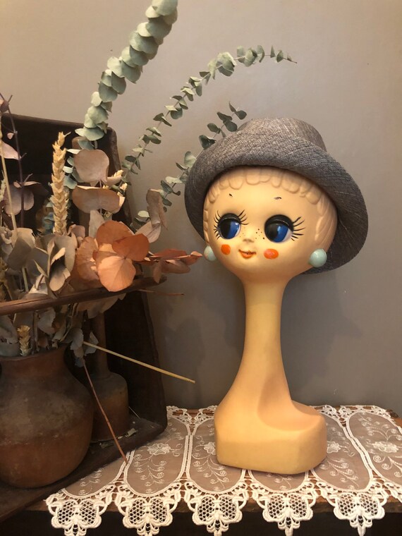 vintage 60's Twiggy mannequin head display, Twiggy