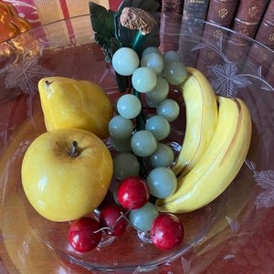 Wunderschöne handgemachte Keramikfrucht