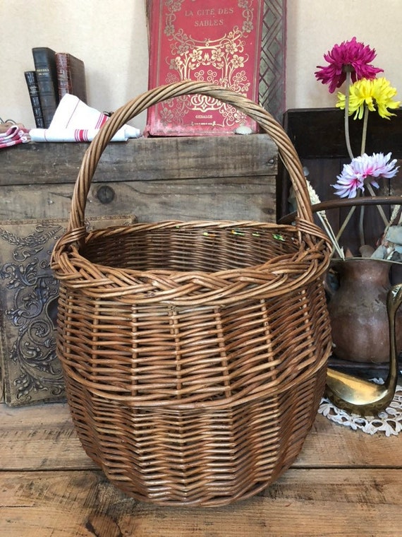 Rustic wicker basket - Large old wicker basket - v