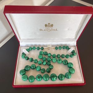 Natürliche Malachit-Halskette, Grüne runde Perlen, Halbedelstein-Halskette, Lithotherapie-Schmuck, Boho-Geschenk für Frauen, Handgefertigt