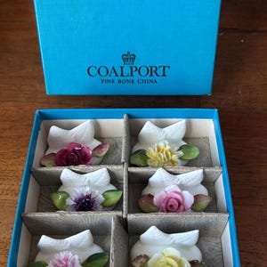 Increíble conjunto de 6 portatarjetas de cerámica de arte inglés vintage, Coalport 1970s, Caja de 6