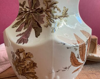 花飾りが施された希少なアンティークの鉄石製水差し - Etsy 日本