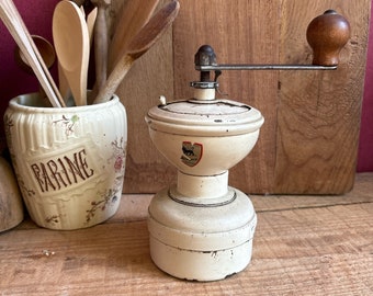 French vintage Peugeot coffee grinder, Moulin à café moulinette métal Peugeot Frères Diabolo bistrot bar décoration