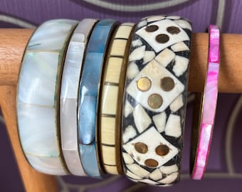 Vintage closed bangle bracelet in mother-of-pearl and golden brass, gift for her, boho bracelet, women&#39;s bracelet