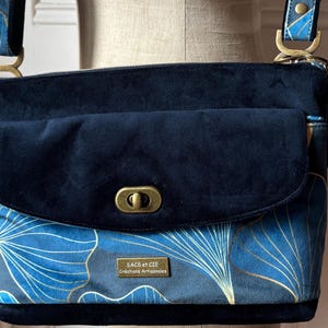 sac besace femme velours bleu fait main, sac bleu original et fantaisie original tendance et unique