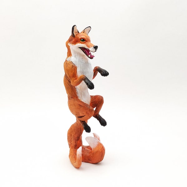 Fox Sculpture Woodland Argile polymère Créature mythique artisanat renard en argile Figurine animale Kitsune Ambiance forestière esprit animal