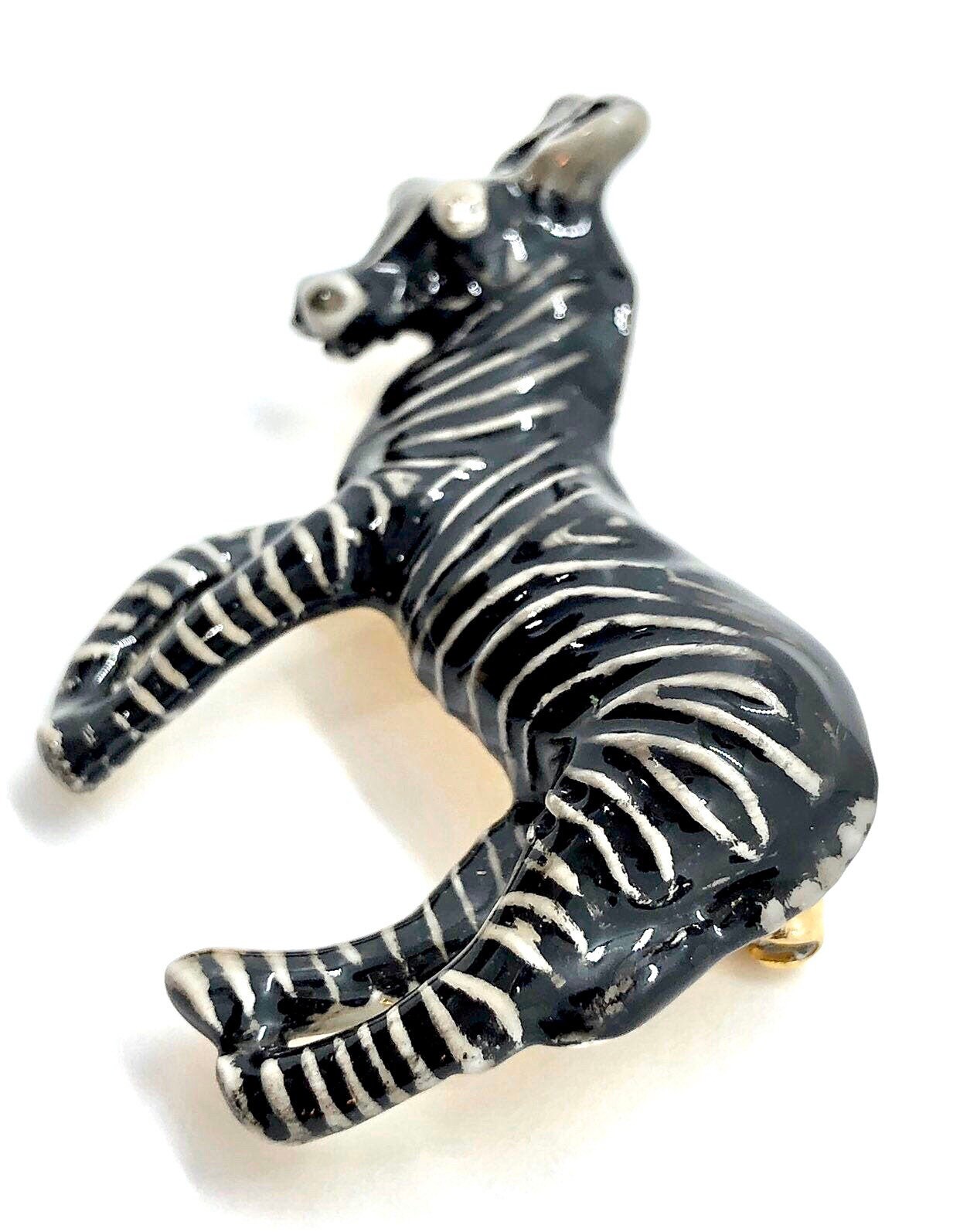 1970年代｜アメリカ｜マザーオブパールゼブラ Vintage Zebra Brooch / Enamel / 1970s - Etsy