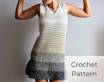 Könnte beinhalten: Ein Häkelkleid mit einem Farbverlaufsmuster in Weiß, Beige und Grau. Das Kleid hat einen V-Ausschnitt und ist ärmellos. Der Text "Crochet Pattern" ist im Bild sichtbar.