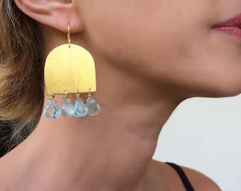 Pendientes de bronce llamativos con gotas de cristal Aqua. Pendientes de lluvia de cristal Aqua, joyería. Regalo para ella, pendientes bohemios, aro de plata esterlina
