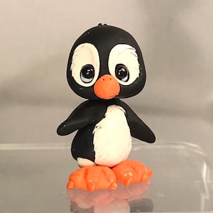 Pingouin - figurine d&#39;oiseau arctique en pâte polymère - figurine sculptée d&#39;animaux de zoo - souvenir de collection fait main OOAK - figurine de pingouin lunatique