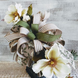 Magnolia Swag, Floral swag arrangement, Farmhouse Magnolia Swag, Cream Southern Swag, Wedding Celebration decor, Mothers Day Swag