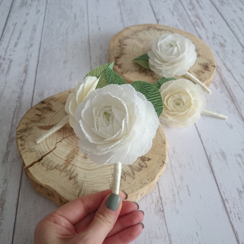 Set paper flower boutonniere ranunculus Crem white paper ranunculus Grooms boutonniere Wedding fake boutonniere Crepe paper flowers