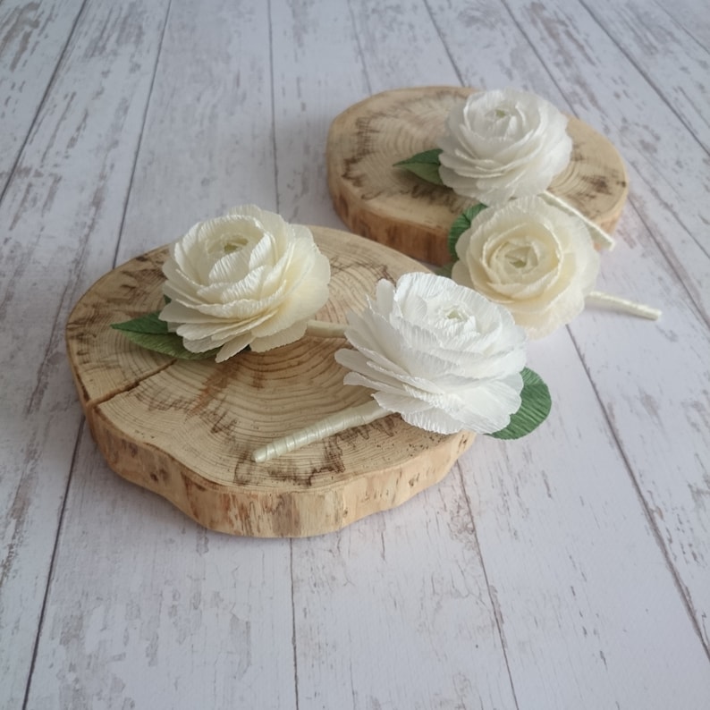 Set paper flower boutonniere ranunculus Crem white paper ranunculus Grooms boutonniere Wedding fake boutonniere Crepe paper flowers