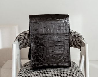 Mochila de cuero negro hecha a mano: bolso de viaje minimalista