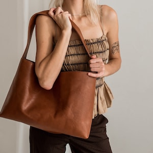 Rote Leder Umhängetasche | bordeaux Lederhandtasche | Naturledertasche für Büro | Handarbeit.