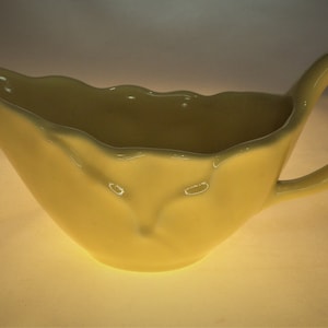 Metlox Poppytrail Lotus Yellow Gravy Boat California Pottery Mid Century Modern