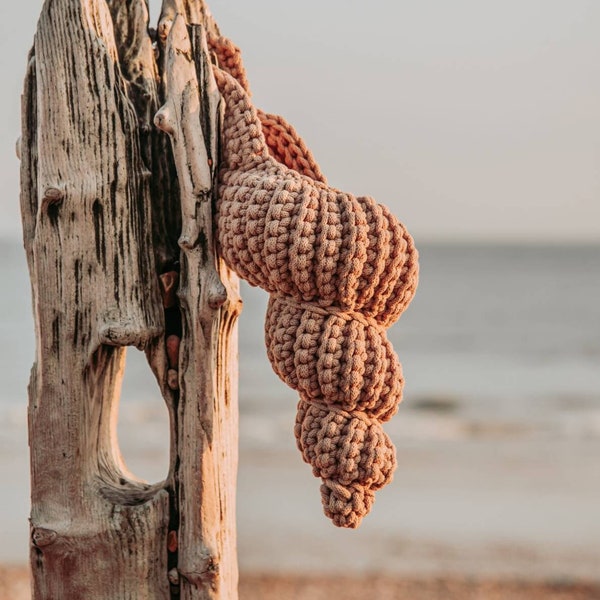 Crochet shell for bohemian home, nordic home decor, spiral seashell decoration, sea basket, beach atmosphere, nautical ornament unique gift.