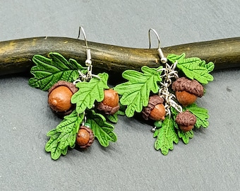 Pendants d'oreilles gland | Bijoux feuille de chêne vert | Accessoires Forestcore inspirés de la nature