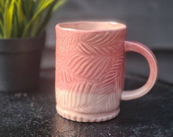 Taza de cerámica hecha a mano