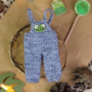 Frog pants for knit Frog from Tiktok. Outfit for soft whimsical Toad . Cottagecore trousers for woodland toy. Aesthetics animal doll