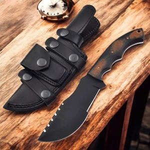 Free Personalisation - TR-1168 Custom Handmade Damascus Steel Tracker Knife - Stunning Handle