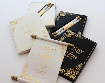 Custom scroll-huwelijksuitnodiging met gouden doos