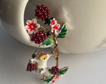 Mouse amongst the blackberries brooch, mouse brooch, mouse lapel pin, mouse jewellery, mouse gift
