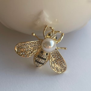 蜂のフェイクパールブローチ、蜂のブローチ、パールブローチ、蜂のペンダント、蜂のジュエリー、蜂のギフト
