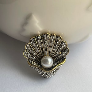 Vintage style shell brooch, clamshell brooch, clamshell pearl brooch, clamshell jewellery