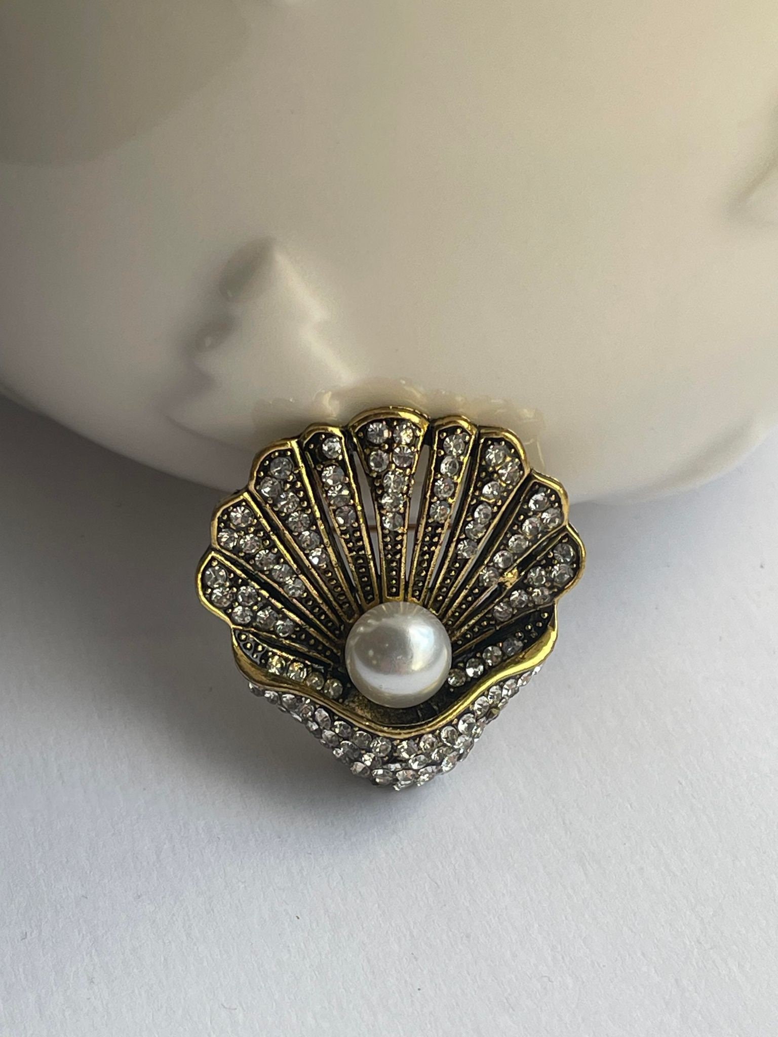 Brooch Freshwater Pearl Flower Brooches Pearl Brooches For Women Wedding  Dress Badge Accessories at Rs 4155.45, Cultured Pearl Brooch, मोती का  ब्रोच, पर्ल ब्रोच - My Online Collection Store, Bengaluru
