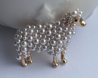 Faux pearl sheep brooch, Welsh sheep gift, Welsh brooch, Wales brooch, sheep brooch, sheep gift, sheep jewellery, farmers brooch