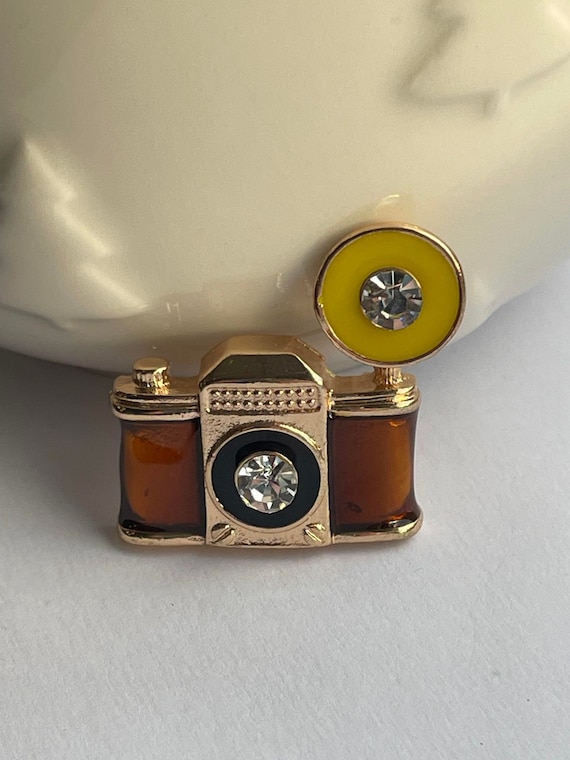 Camera brooch pin, photographer gift, photography lapel pin
