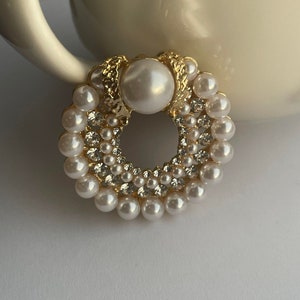 Vintage style faux pearl brooch, pearl brooch, vintage brooch