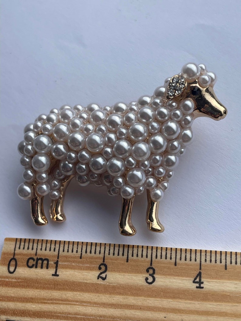 Faux pearl sheep brooch, Welsh sheep gift, Welsh brooch, Wales brooch, sheep brooch, sheep gift, sheep jewellery, farmers brooch image 3