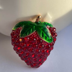 Broche fraise en strass, broche fraise, broche fruit, bijoux fraise, cadeau fraise