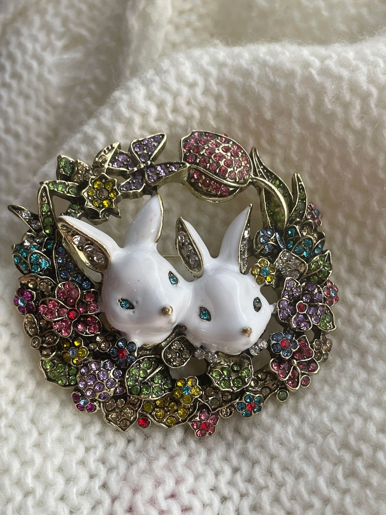 Rabbits in wreath brooch, easter wreath brooch, rabbit brooch, wreath brooch, easter brooch, Easter bonnet, Easter bonnet making image 2