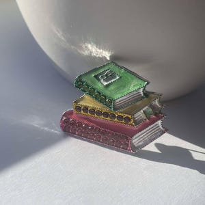 Broche rat de bibliothèque, broche de livre, broche d'amateurs de livres, broche de lecture, cadeau de lecture, cadeau de rat de bibliothèque, broche en strass, broches uniques