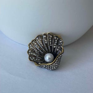 Vintage style clam shell brooch, clam shell brooch, pearl brooch, shell brooch, clam shell jewellery, clam shell gift, oyster brooch