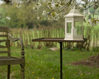 Table à brancher, table d'appoint, table de jardin, table en fer, petite table, grille, porte-guirlande, guéridon, fleuristerie, bricolage, décoration de saison, cadeau