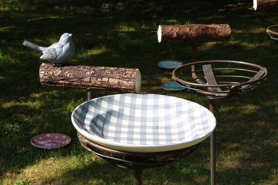 Gartendeko Regenfänger 68 Cm – 3-teiliger Rostiger Vogeltränke-Stecker, Wetterfest, Eisen, Mit Wasserschale Für Vögel & Bienen